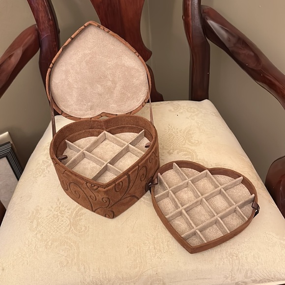 Like new Brighton suede 3-tier jewelry box in EUC, removable trays - Picture 8 of 16